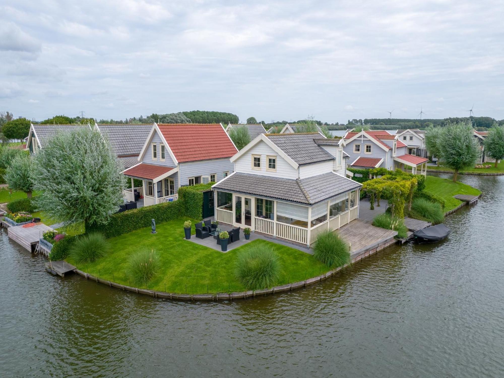 Holiday Home On The Water With Veranda Simonshaven Exterior photo